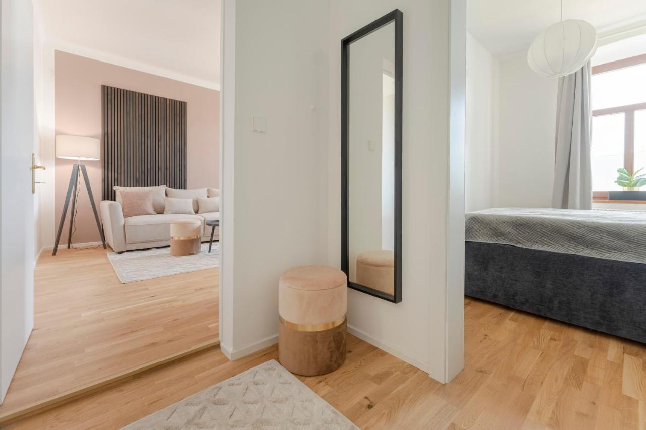 City Lounge Appartement Am Hauptbahnhof Sankt Poelten Exteriér fotografie